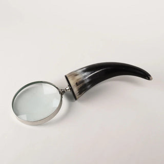 Avada Horn Magnifying Glass detail - natural horn grain and texture